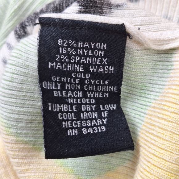 Cyrus Large Colorful Floral‎ Button Front Cardigan Sweater - Picture 7 of 10